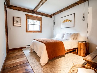 The fishing bedroom has a full bed with luxury linens and cedar stump nightstands.