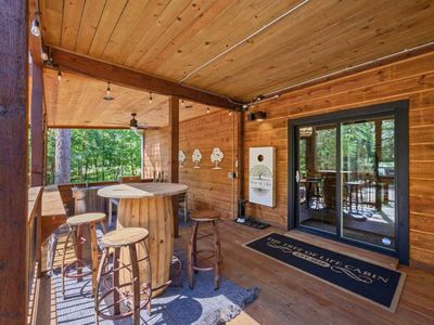 Outdoor dining area!