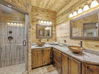 Private bathroom attached to Master Suite 4.