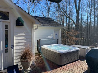 River Rock Lodge,12 acres, Stocked Pond, Hot Tub, WiFi