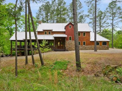 The Drake- Private creek side retreat that sleeps 20!