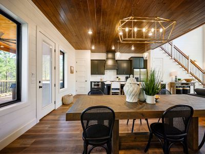 Open concept floorplan that makes entertaining for guests easy!