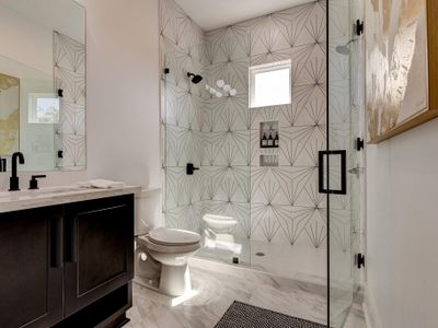 Accessible from the hallway and the upstairs master bedroom, this bathroom is our favorite! Can you see why? (Bathroom 3.5/3.5)