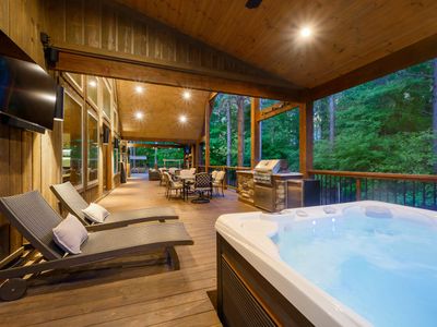 Luxury hot tub and lounging chairs!