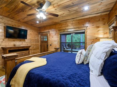 This suite also has direct access to the deck.