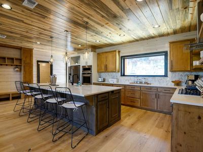 Your fully equipped kitchen + seating at the island!