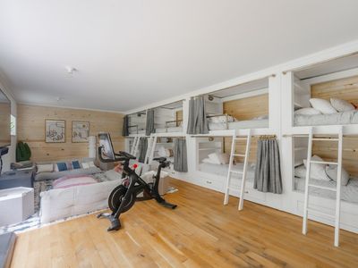 Bunkroom with separate entrance and 4 bunk beds