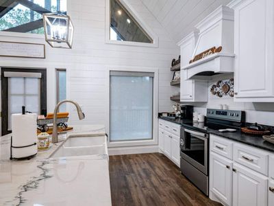 Light and modern decor.