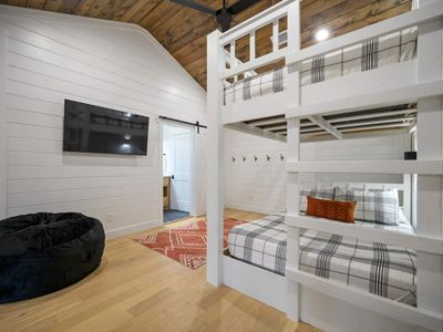The bunk room with 6 Queen beds!