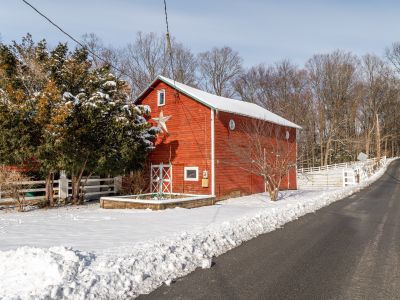 Pastoral outbuildings throughout the grounds for your photo-ops!