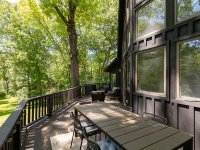 Plenty of seating on the deck for everyone!