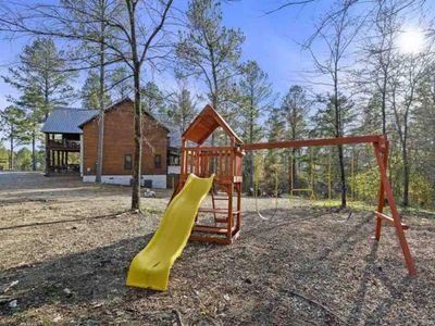 Onsite playground set so all ages can enjoy themselves!