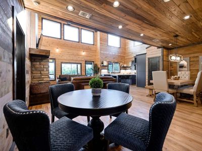 A dining nook with seating for 4.