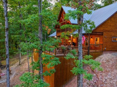 Mountain Dance Lodge - High-end luxury and MOUNTAIN TOP views- Sleeps 20