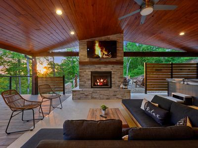 The deck has all the entertainement! Foosball, cornhole, horseshoes, ladderball, & oversized connect four!