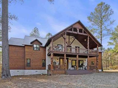 Welcome to Yellowstone Lodge! Sleeps 26 & has all the entertainment!