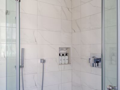 Dual headed rain shower for the two main floor bedrooms.