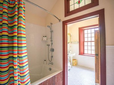 Bathing room between Jack and Jill baths.
