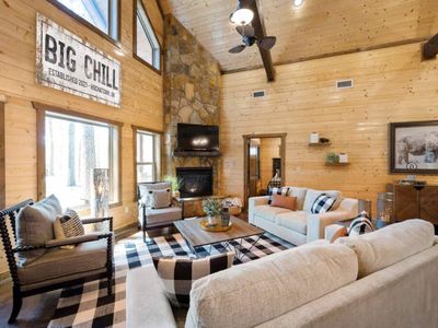 The living room is the first room that welcomes you.