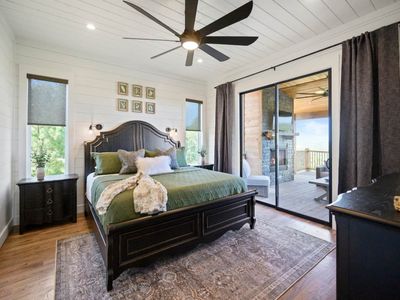 Main level King Master Suite