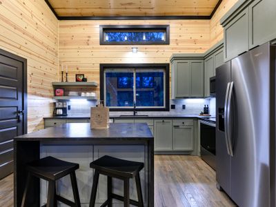 2 additional seats can be found at the kitchen island.