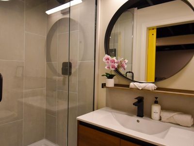 Downstairs full bathroom.