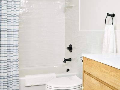 The full bath in the pool house.