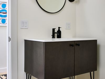 The full bath in the guest house.