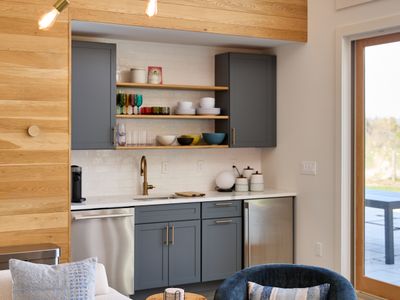 A kitchenette in the pool house allows seamless entertaining on the patio.