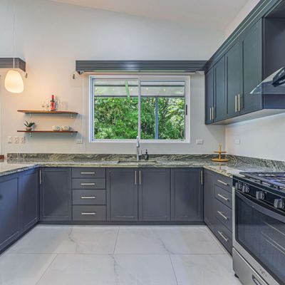 An elegant kitchen with contemporary finishes, designed for both style and function.