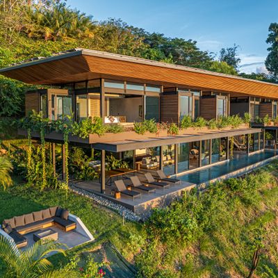 Luxurious 5-suite home nestled in the hills above Dominical.