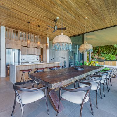 Open floor plan and fully-equipped kitchen.