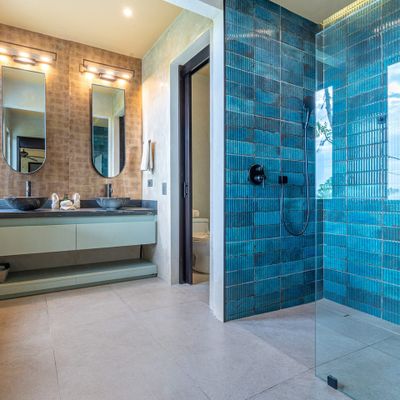 En-suite bathroom for Suite #3.