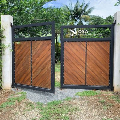 Large, protective gate provides great security.