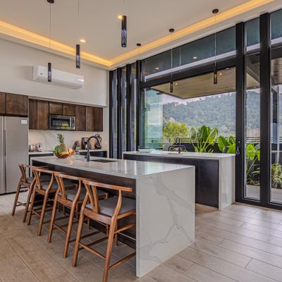 Well-equipped and spacious kitchen.