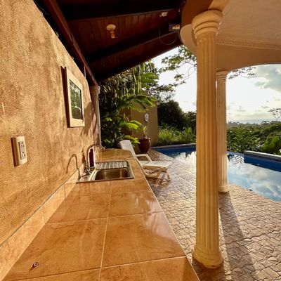 Sink and counters near to the pool. A wonderful space to put snacks and to mix drinks.
