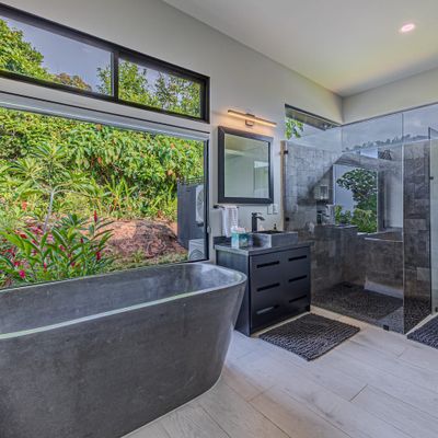 En-suite bathroom of Bedroom #1.