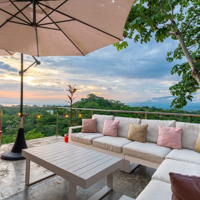 A calming outdoor space, ideal for moments of reflection while taking in the natural beauty.