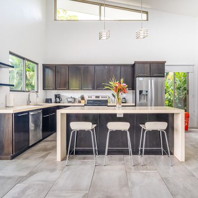 Wonderfully equipped kitchen.