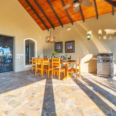 Outdoor dinning area and grill