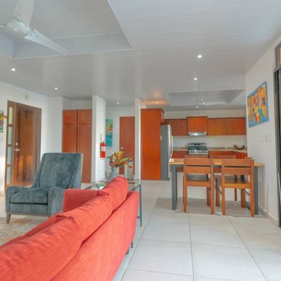 A bright, efficient kitchen with a modern design, perfect for cooking and entertaining.