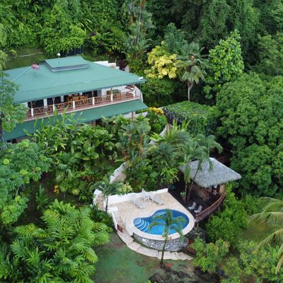 Wonderful ocean views and also nestled in the jungle.. Privacy.