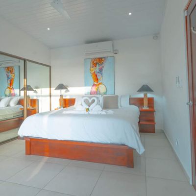 Owner's Suite has en-suite bathroom, ocean views, desk, A/C, access to the covered deck.