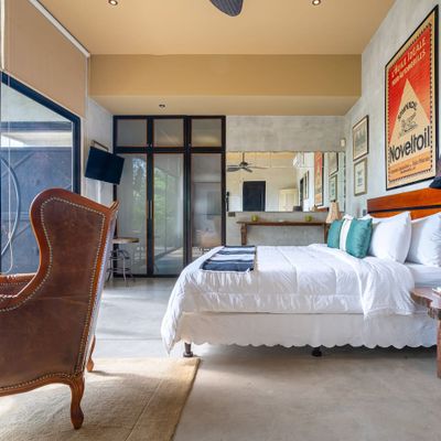 Suite #4