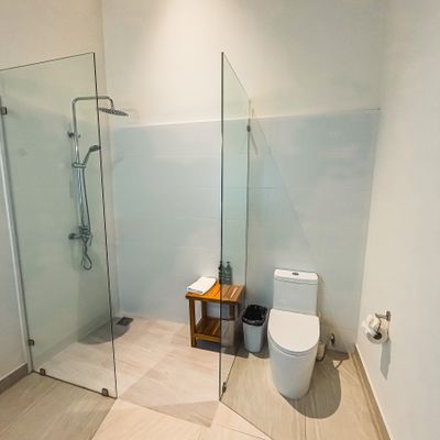 Modern bathroom with sleek finishes and a luxurious bathtub