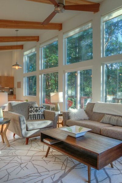 Bright, Contemporary, Walk to Town & Beach