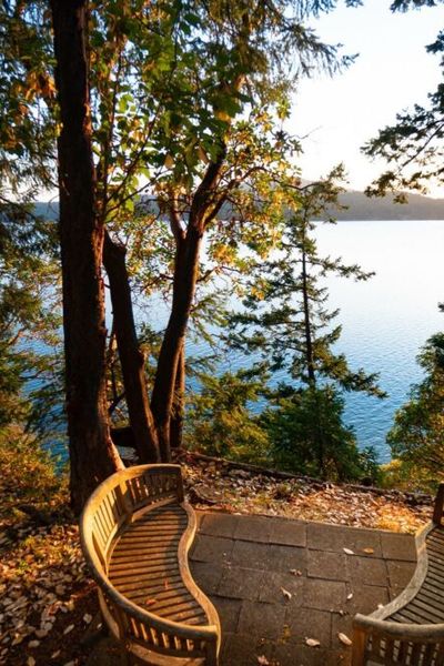 Magical Beachfront, Private, Spacious Living