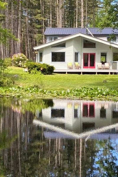 Dragonfly Pond – Dog-Friendly, Private, Peaceful