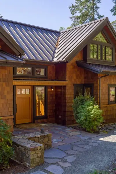 Waterfront Luxury, Chef’s Kitchen & Sunset Views