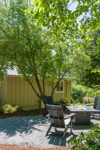 Pet-Friendly, Minutes to Town, Beaches, Kayaking